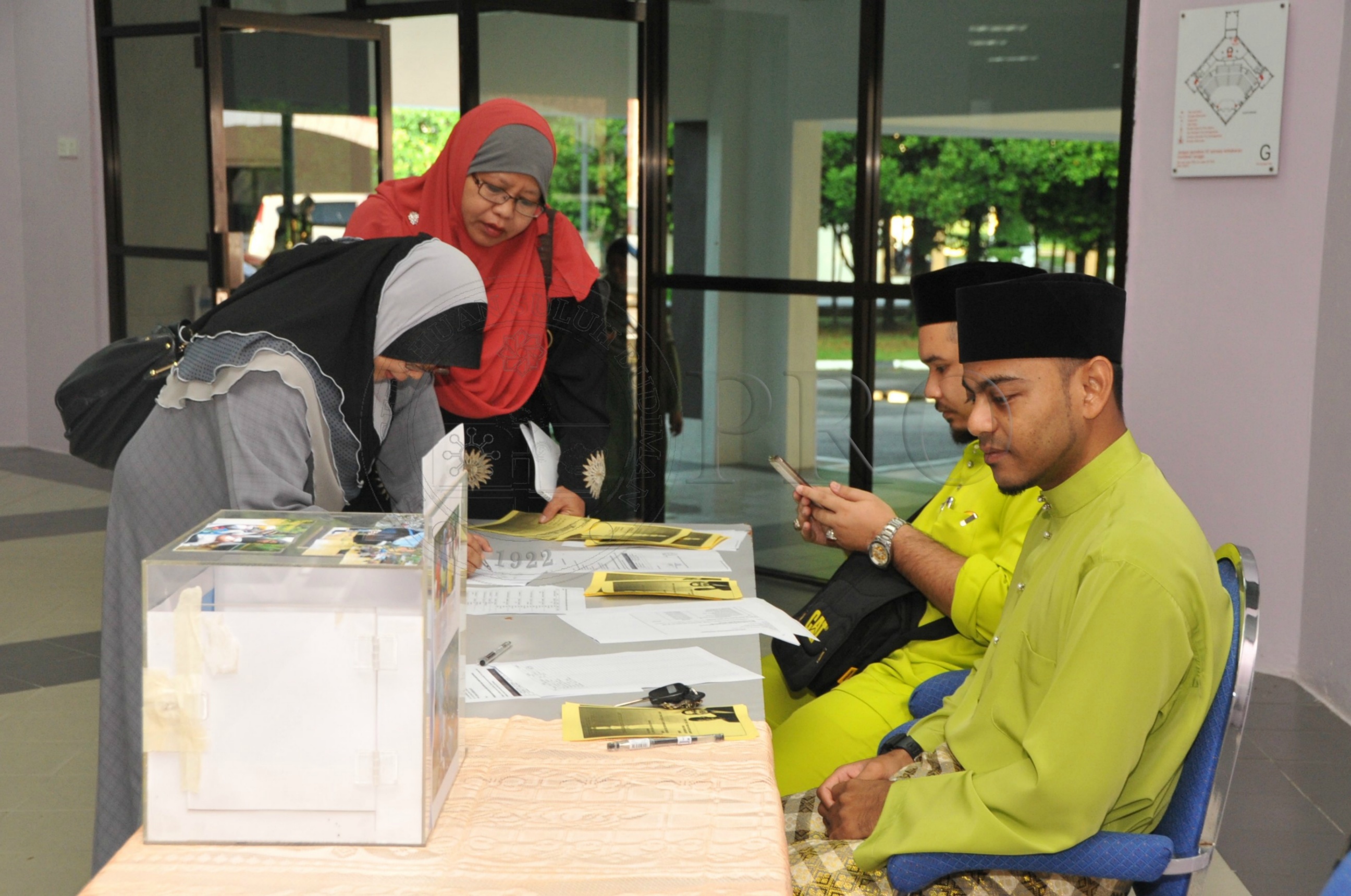 PRO 15 2 MAULIDUR PRO 4056 (1)